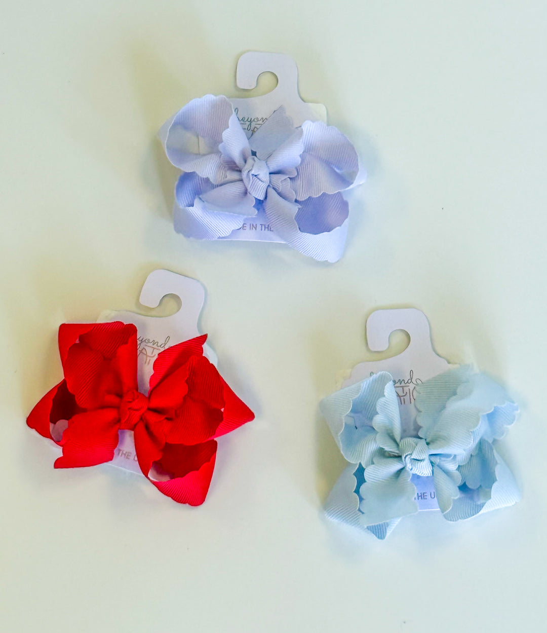 Medium Scalloped Edge Bow