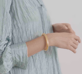 Catalina Hinge Gold Bangle